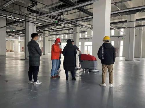 加工倉(cāng)儲(chǔ)公司選擇洗地機(jī)、工業(yè)吸塵器等清潔設(shè)備